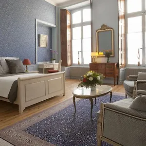hotel-cote-cour-chambres-dhotes.hotels-rhonealpes.com/